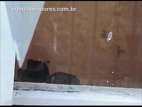 ❤️ Home excitat mirant la seva xicota amb un altre noi, gravant un vídeo de merda sense molestar la parella ❤❌ Només porno a nosaltres ☑