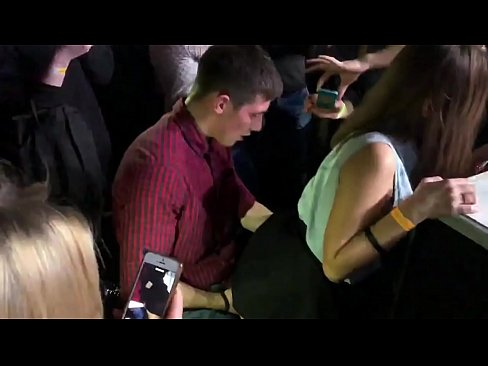 ❤️ Sexe real en una discoteca russa. Noia russa de 18 anys a l'anus i la vagina follada en una discoteca ❤❌ Només porno a nosaltres ☑